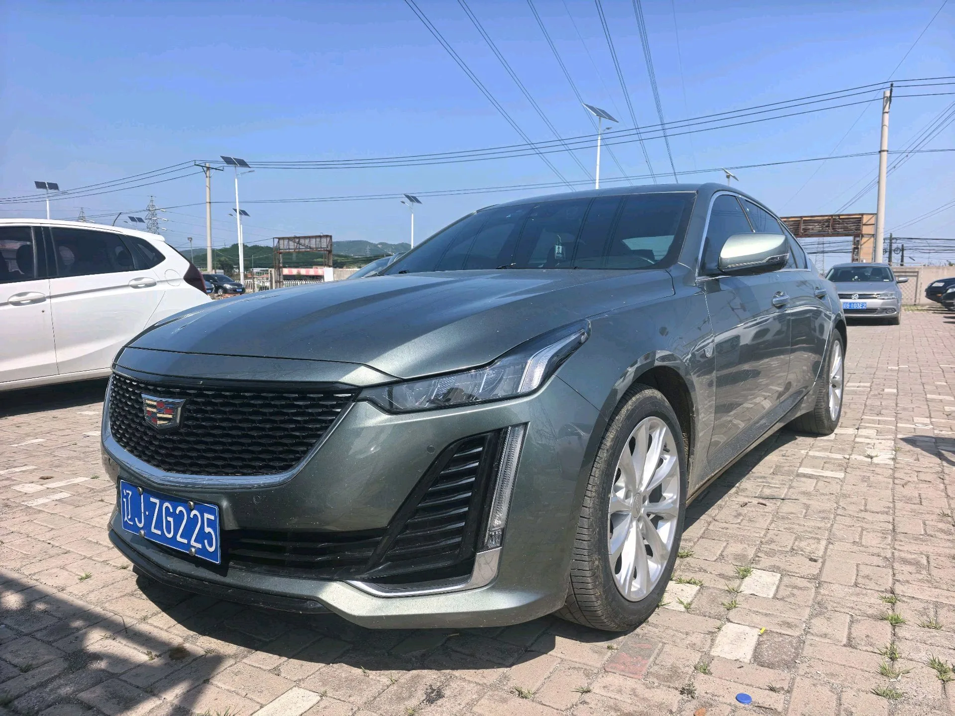 2023 Cadillac CT5 28T Luxury (Standard Edition)