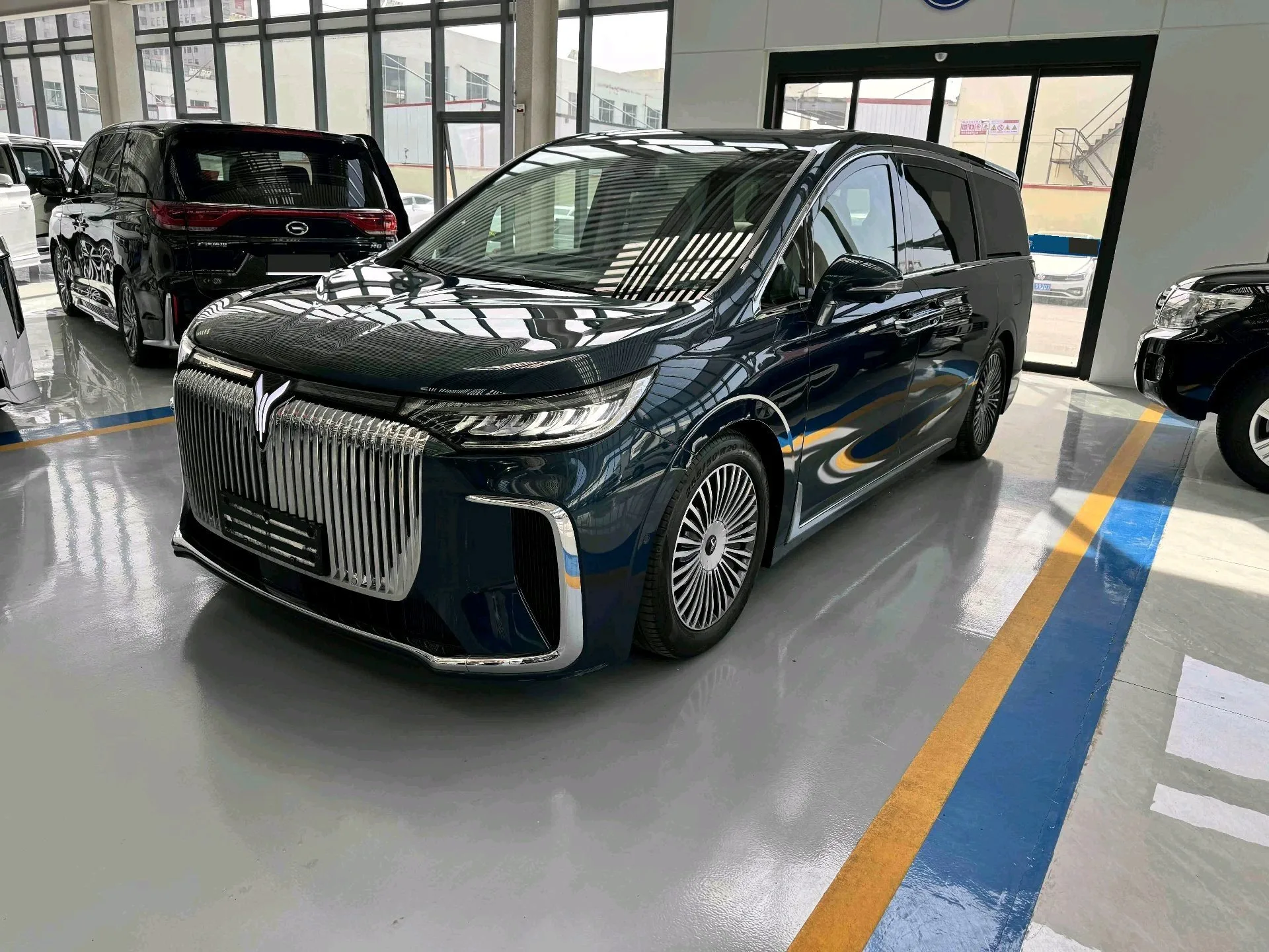 Lan图 2025 Dreamer PHEV 1.5T AWD Flagship Kunpeng Edition Automatic