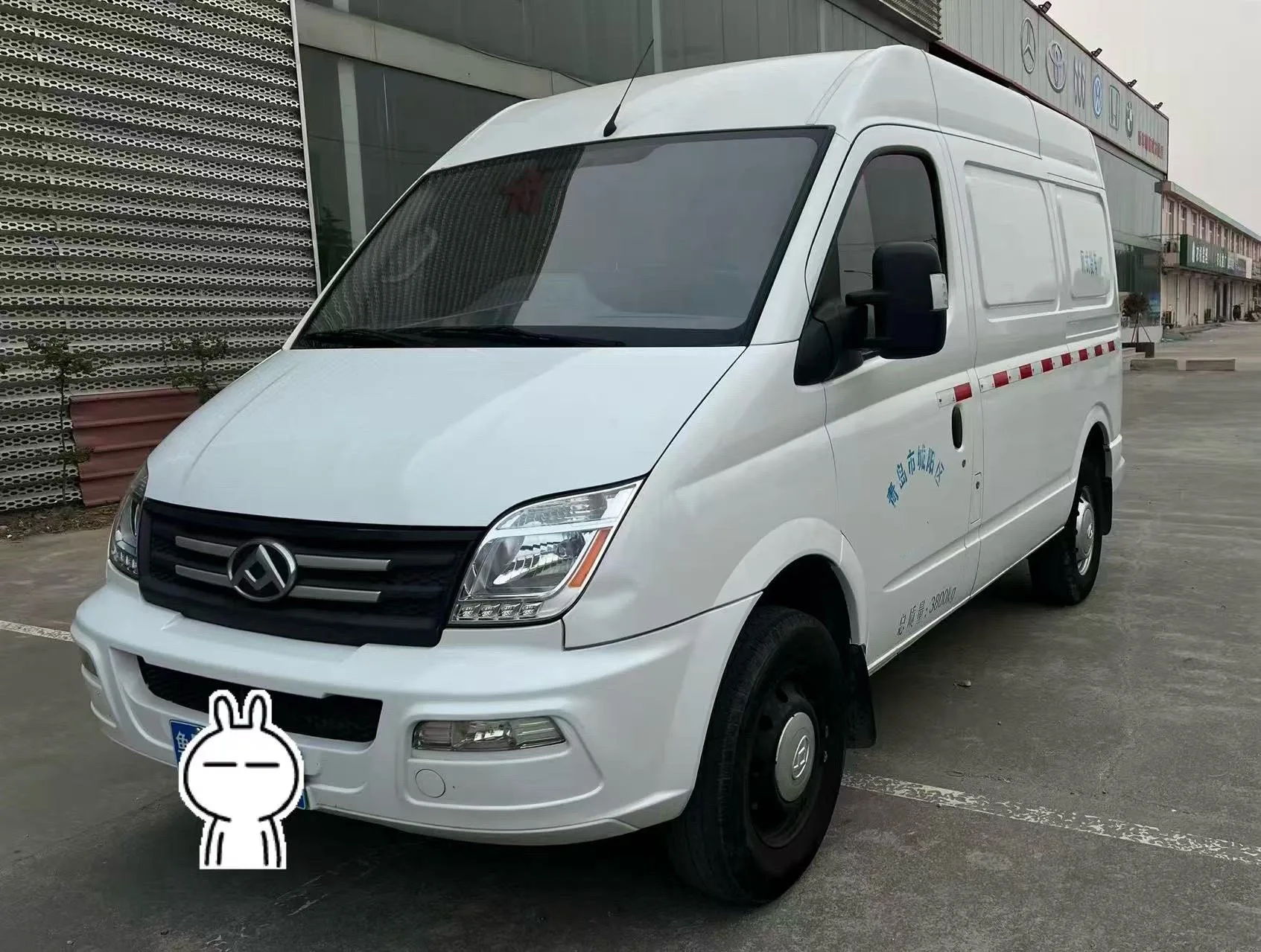 Maxus 2023 V80 2.0T Sequential Transmission Classic City Delivery King Short Wheelbase Mid-Roof 3 Seats Manual Transmission