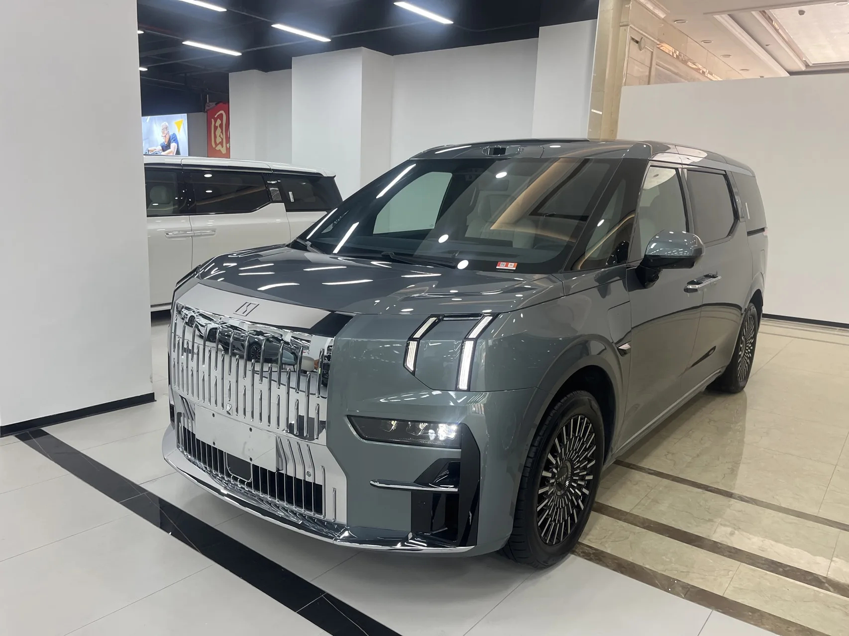 Zeekr 009 2024 Model Year, 7-Seater with Center Console, AWD, 108kWh