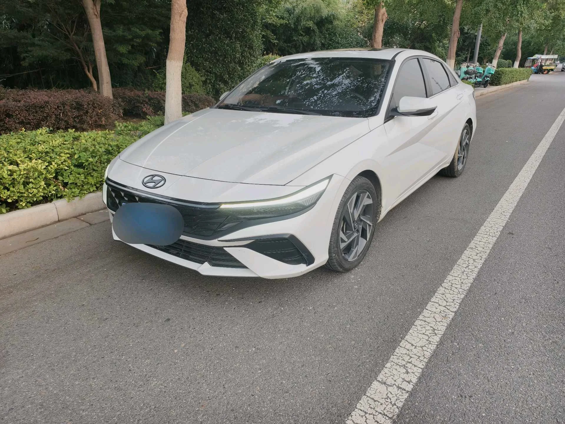 Hyundai Elantra 2023 1.5L CVT LUX Premium Edition