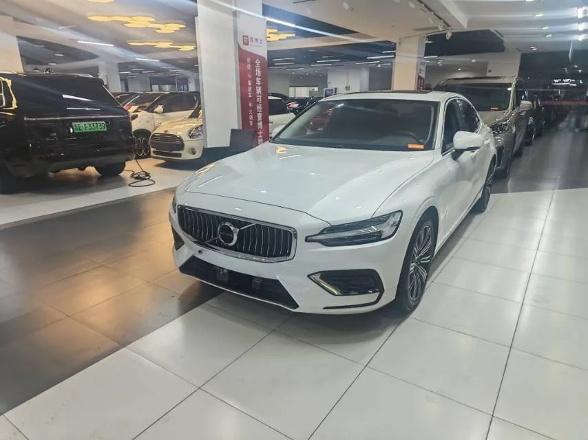 2022 Volvo S60 B4 Smart Long-Range Luxury Edition