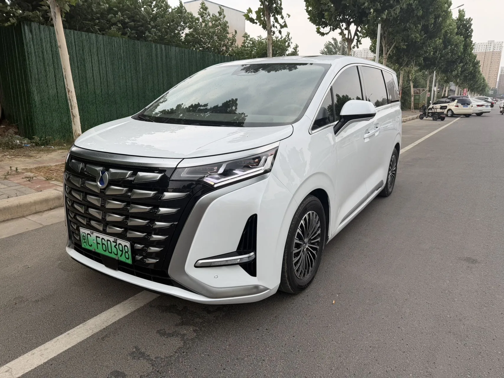 Denza D9 2022 DM-i 970 4WD Premium Edition