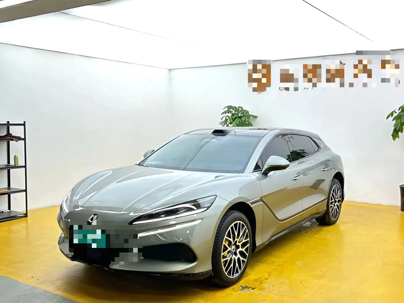 Denza 2026 Model Year Denza Z9GT Flash Charge Premium Edition, Automatic Transmission