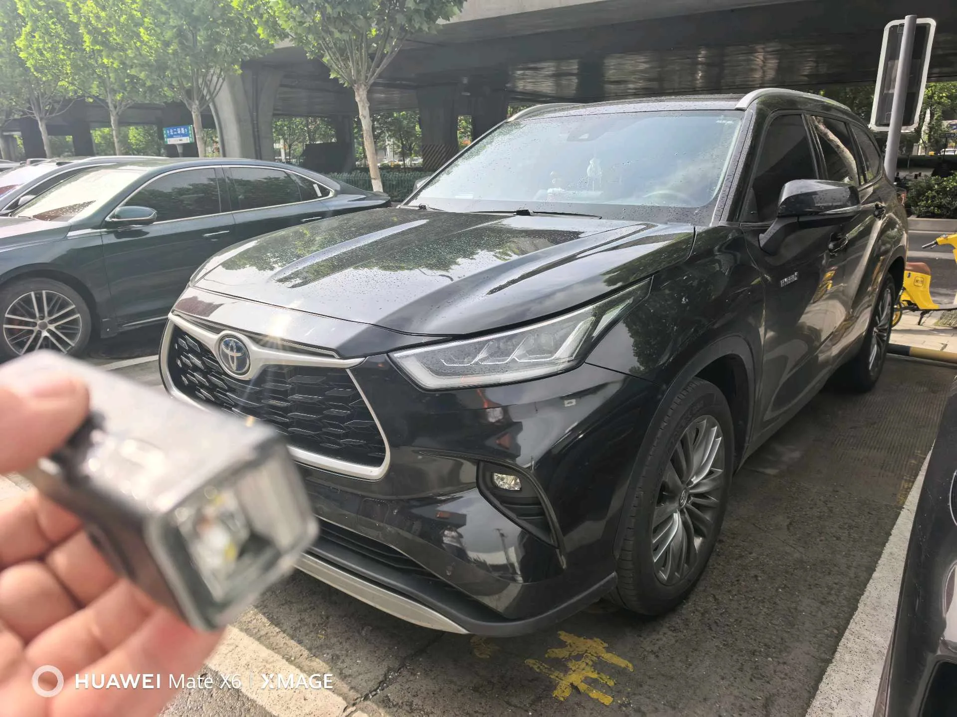 Toyota 2023 Highlander Hybrid 2.5L CVT Intelligent Electric Hybrid AWD Elite 7-Seat Plus Automatic Transmission