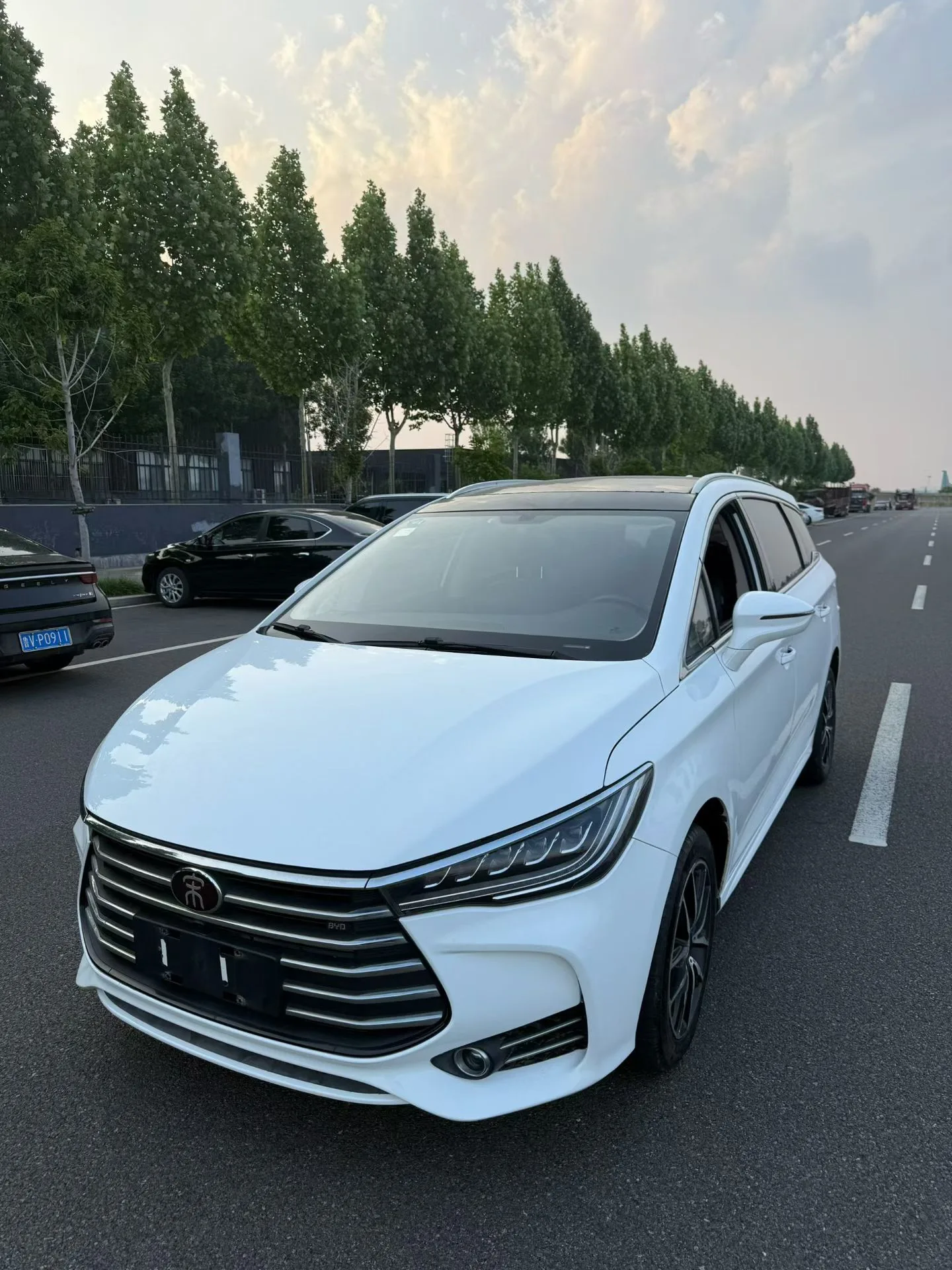 Song MAX 2017 1.5T Automatic Intelligent Elite 7-seater