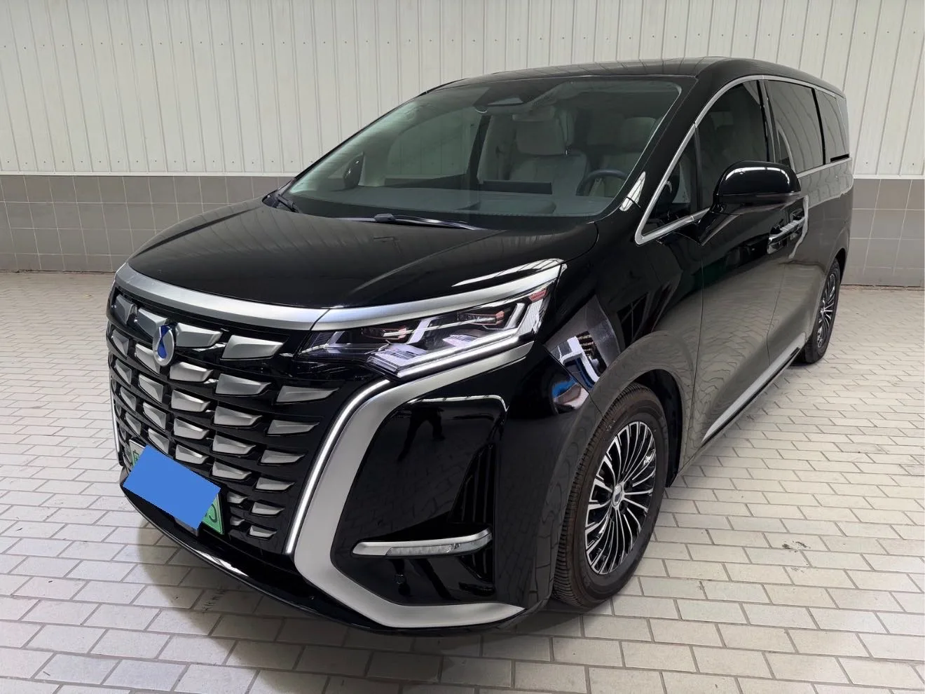 Denza D9 DM-i