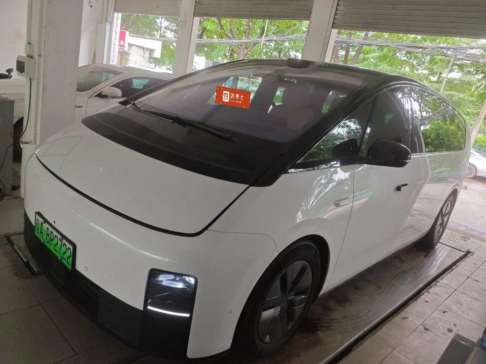 Li Auto 2025 MEGA Home Family Special Edition Automatic
