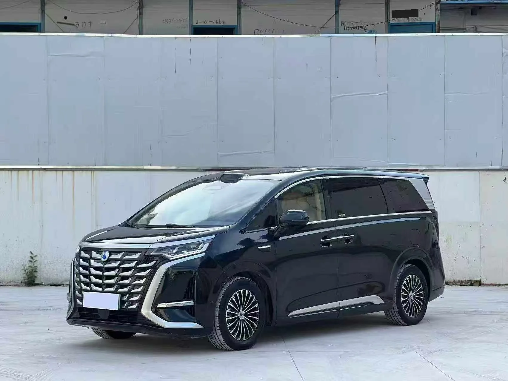 Denza 2025 Model D9 DM-i 1.5T CVT Intelligent Driving Edition 1020 AWD Premium Automatic