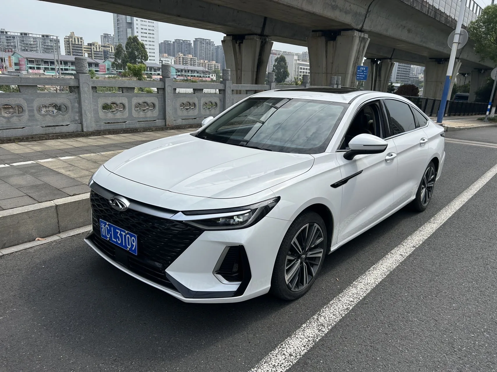 Arize 8 2022 Model Year 1.6T DCT Premium