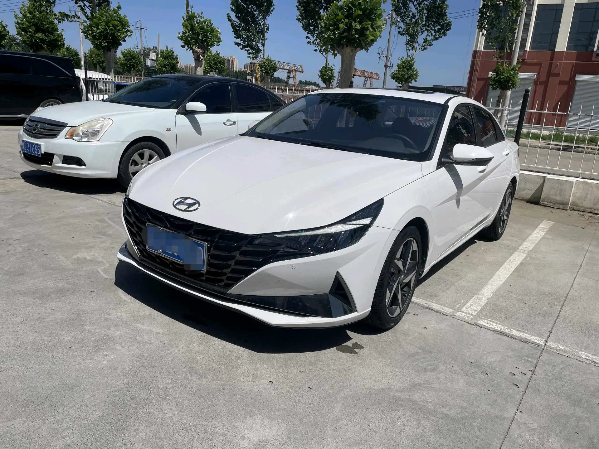 Hyundai Elantra 2022 1.5L CVT LUX Premium Edition