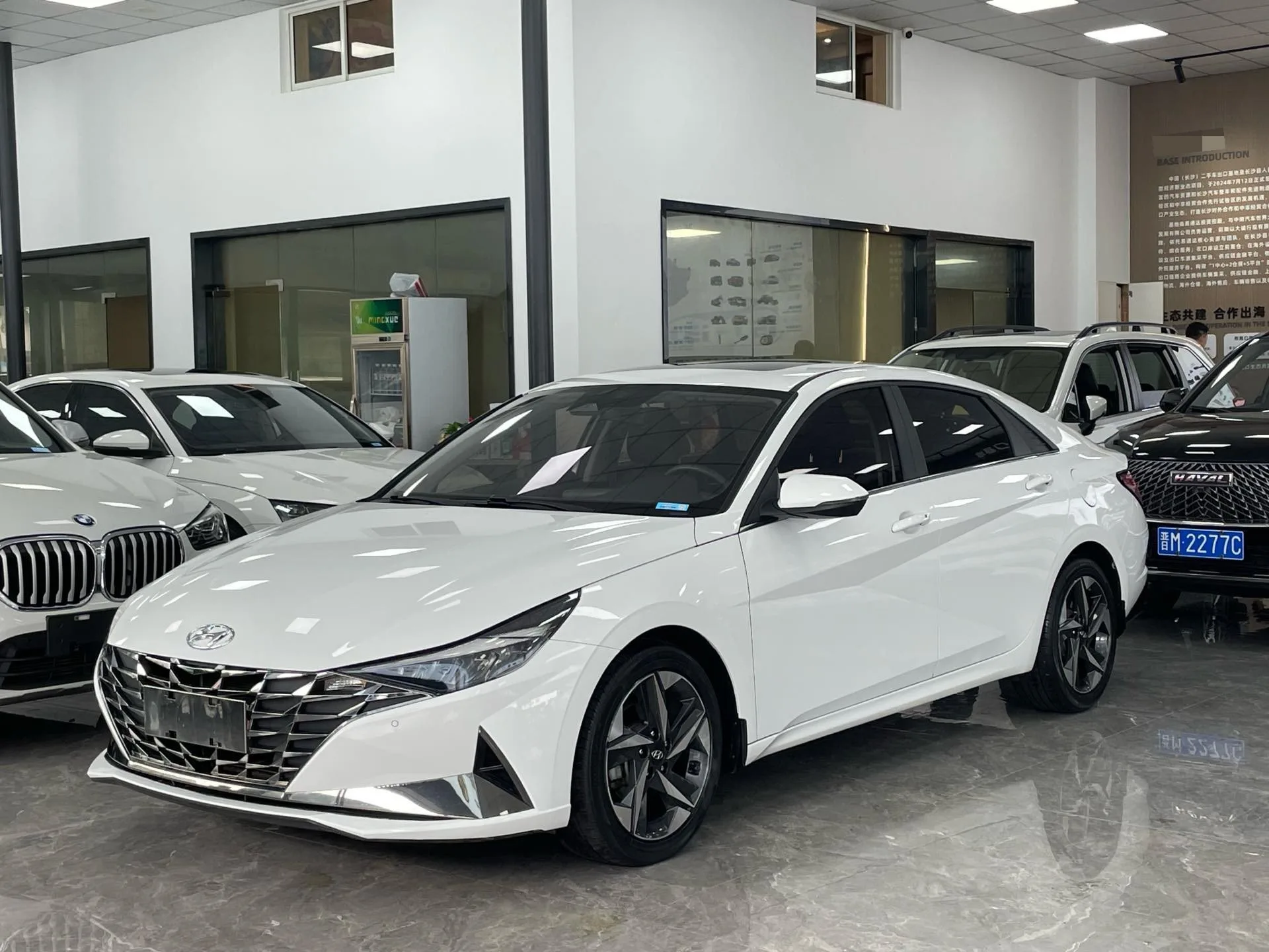 Hyundai Elantra 2022 1.5L CVT LUX Premium Edition