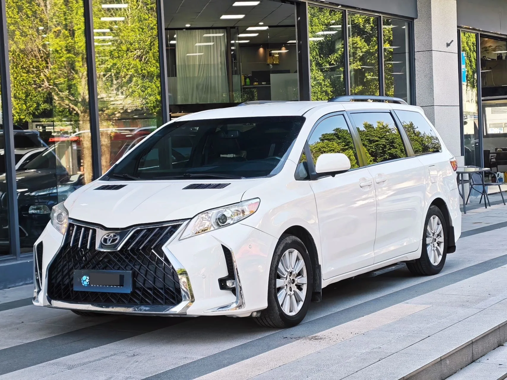 Toyota Sienna (Imported) 2017 Model Year Sienna 3.5 LE 4WD 7-Seater U.S. Specification Automatic Transmission