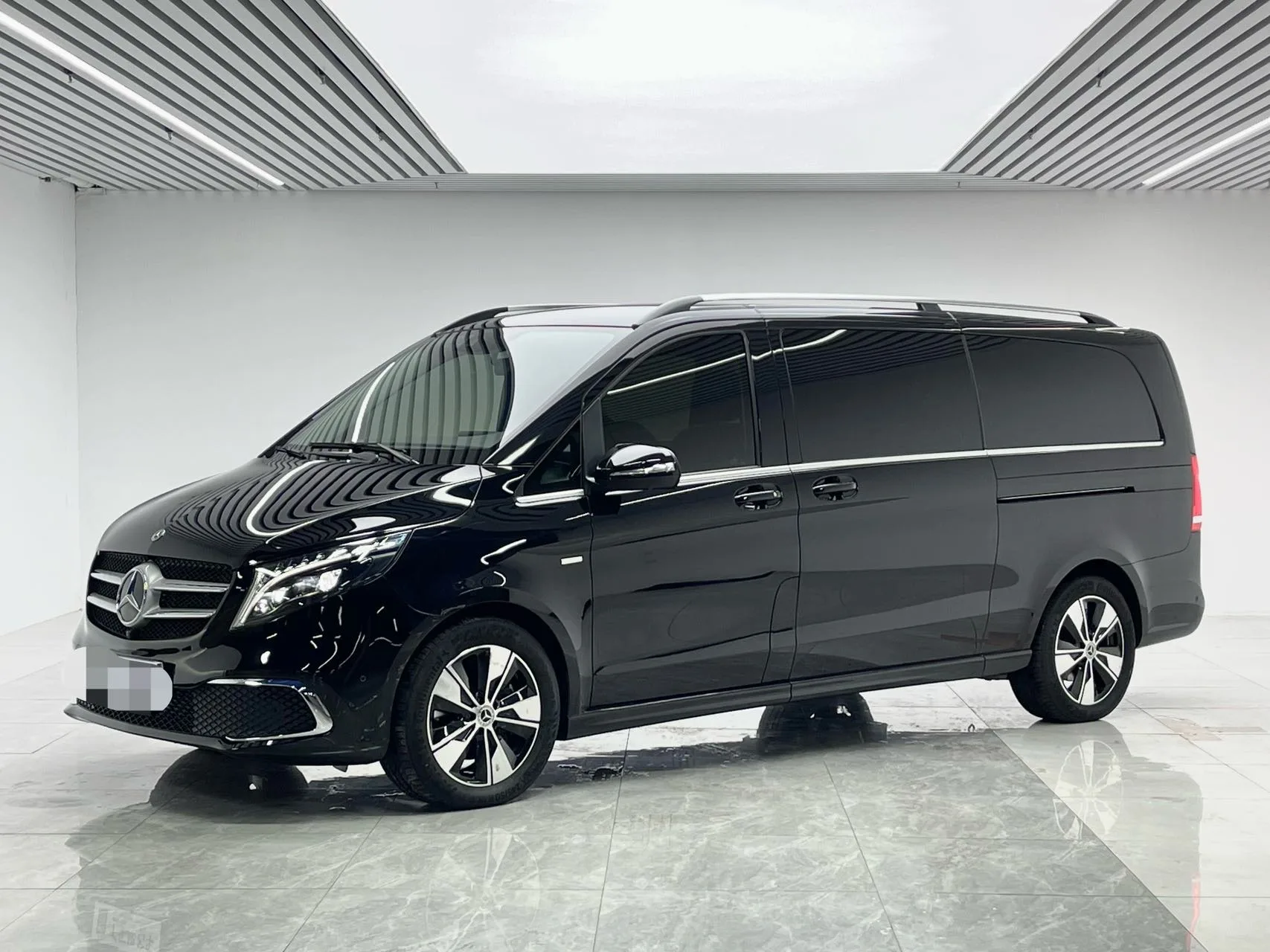 Mercedes-Benz V-Class 2022 V 260 L 2.0T Premium Edition Automatic