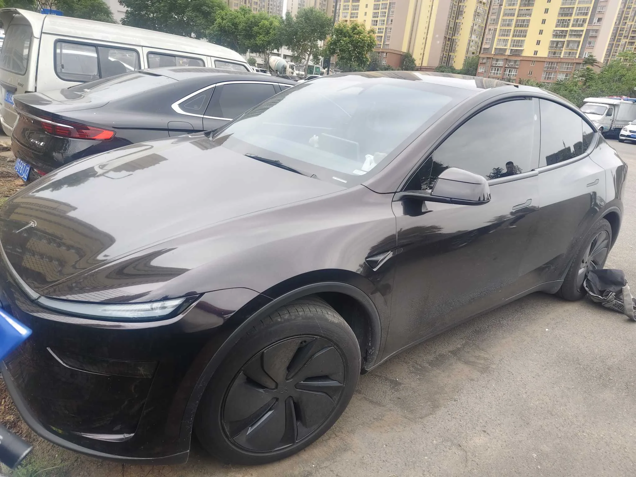 Tesla 2025 Model Y Rear-Wheel Drive Automatic