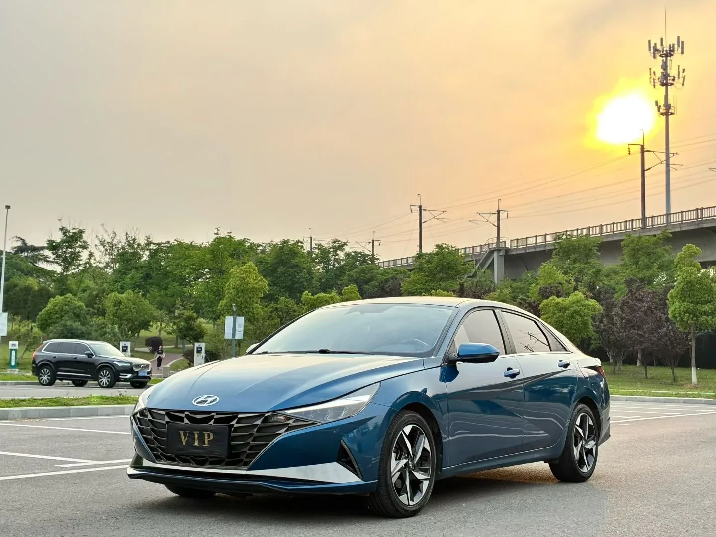 Hyundai Elantra 2021 1.5L CVT LUX Premium Edition