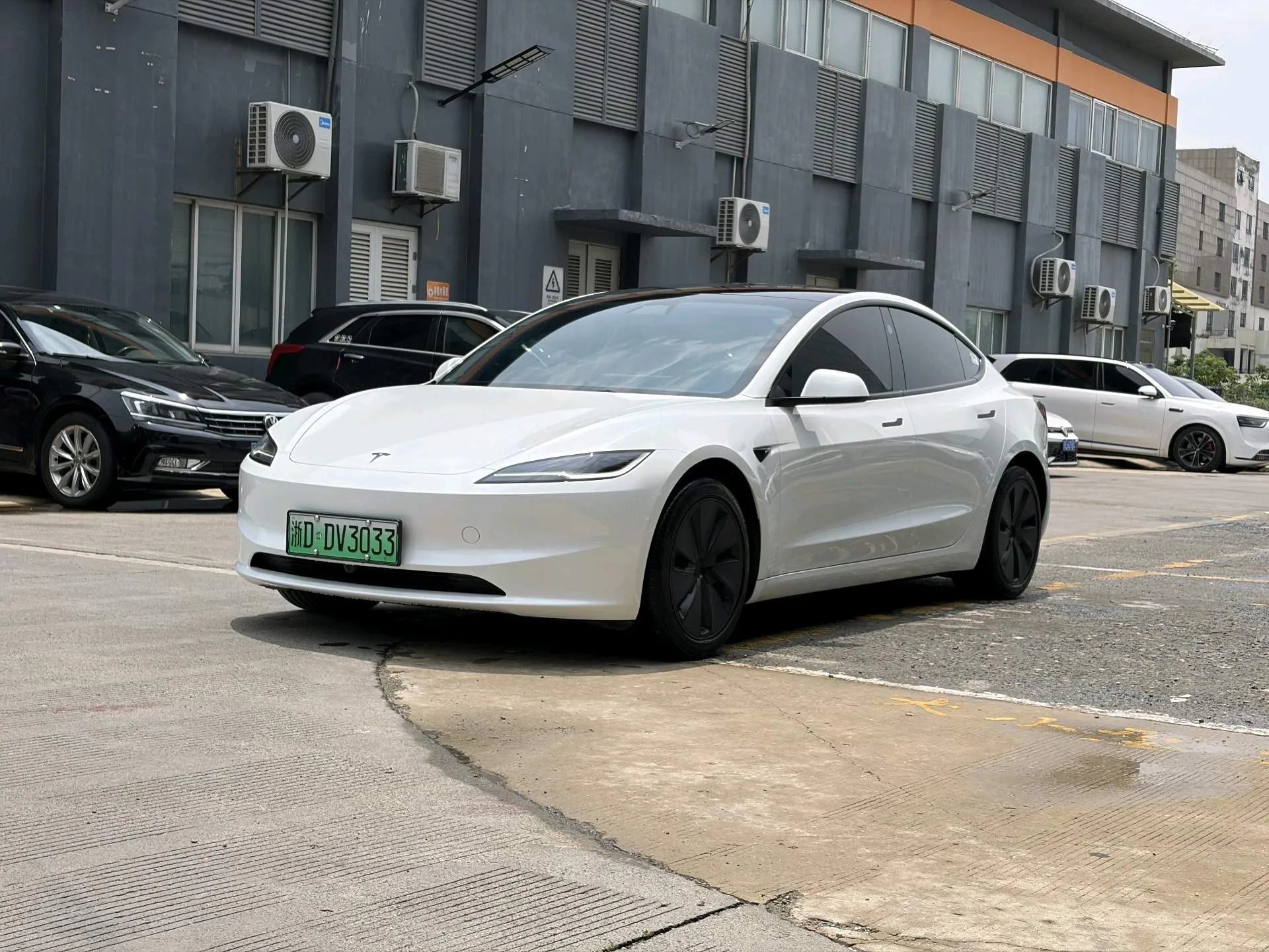 Tesla 2025 Model 3 Rear-Wheel Drive (Facelift) Automatic