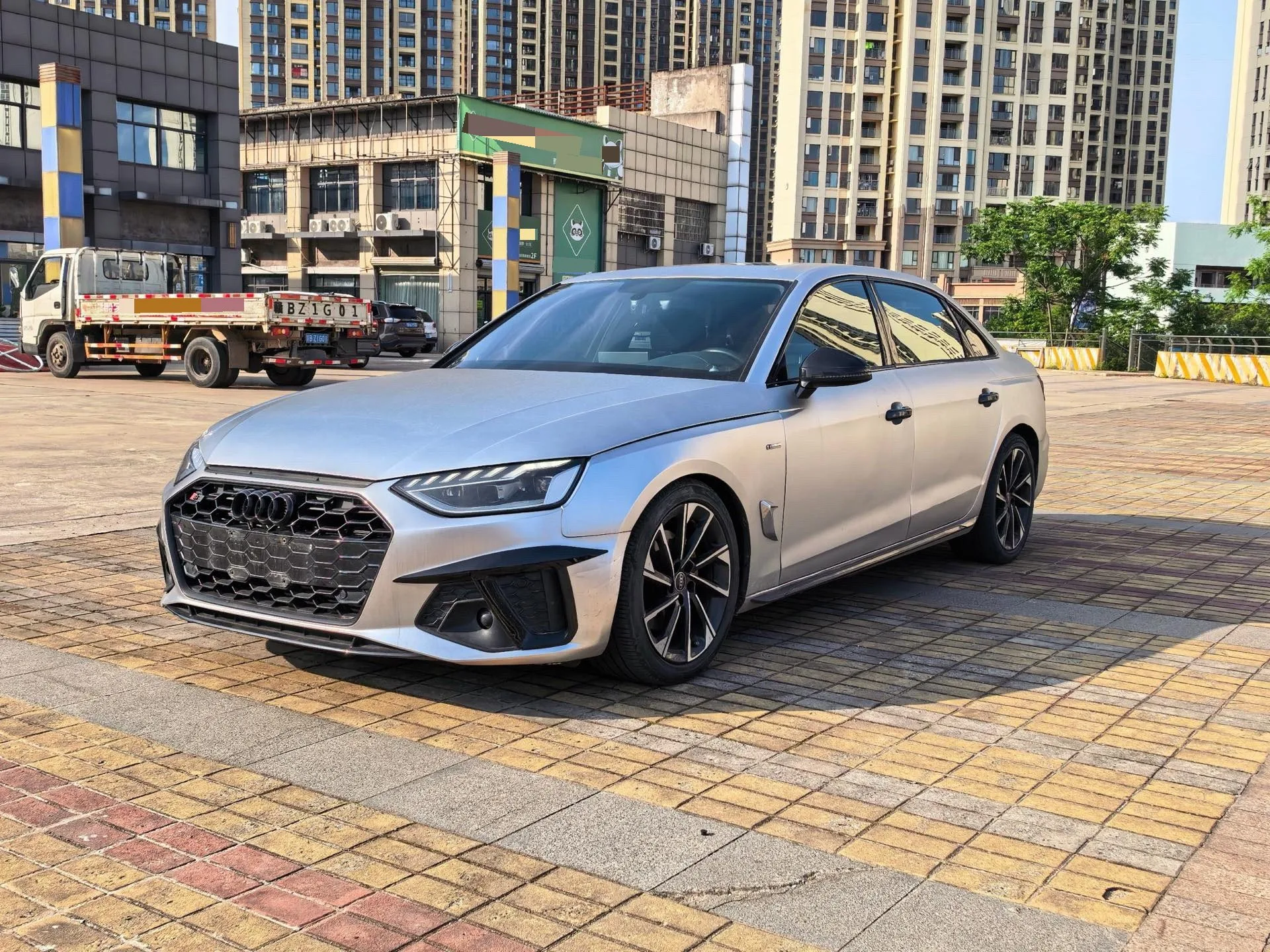 Audi A4L 2023 40 TFSI Luxury Dynamic