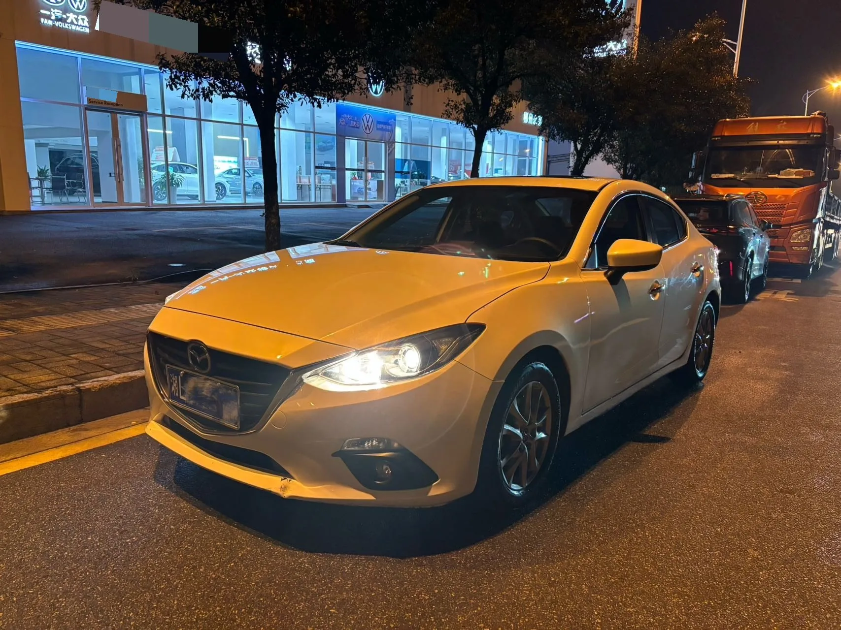 Mazda3 Axela 2014 Sedan 1.5L Automatic Luxury