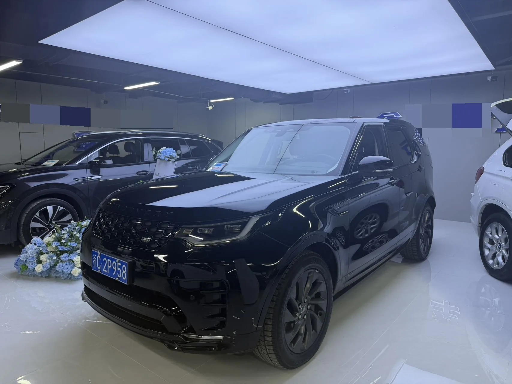 Discover the 2021 360PS R-Dynamic S