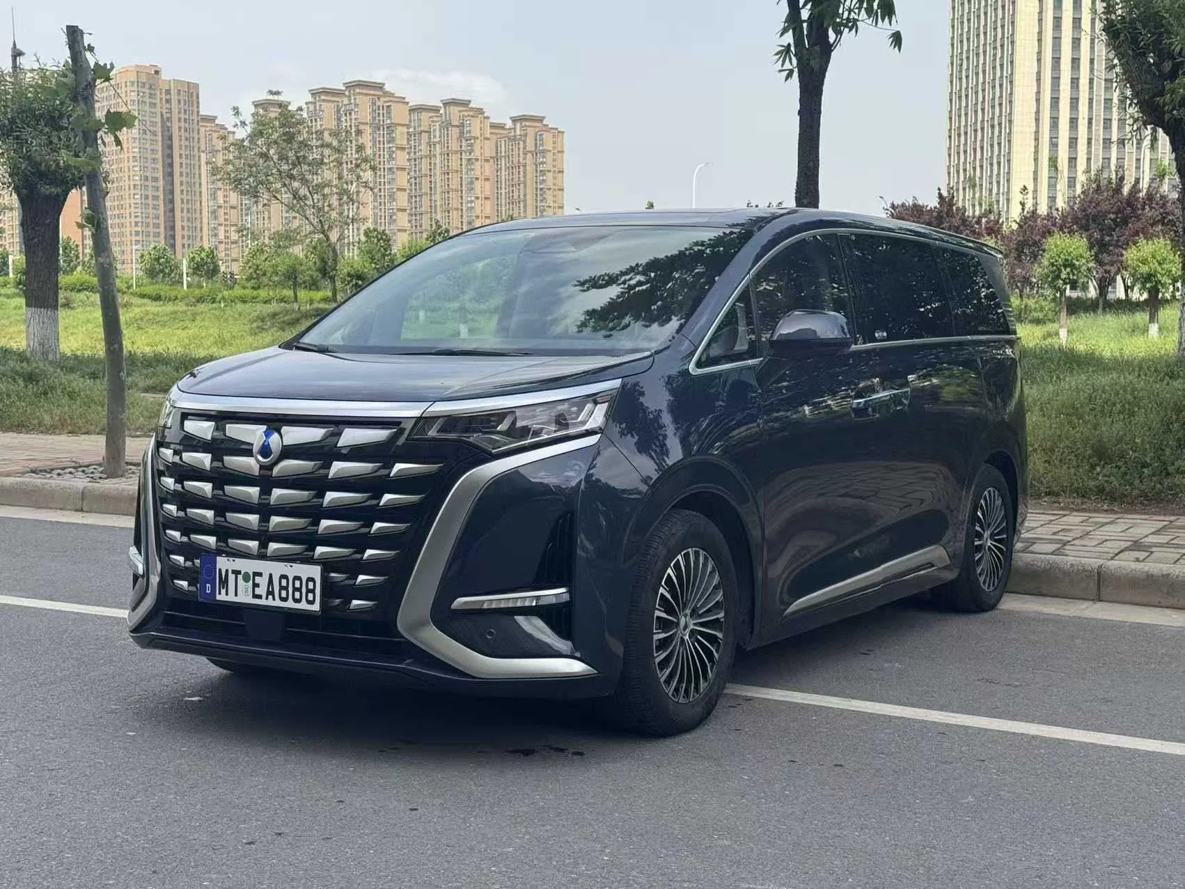 Denza D9 2022 DM-i 970 4WD Premium Edition