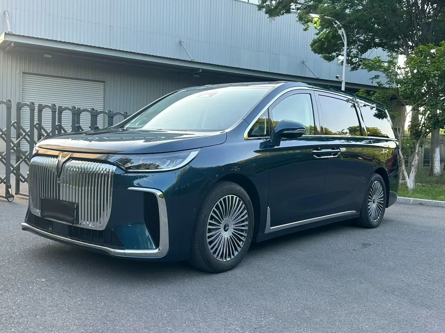 Voyah 2025 Dreamer PHEV 1.5T 4WD Premium Kunpeng Edition Automatic