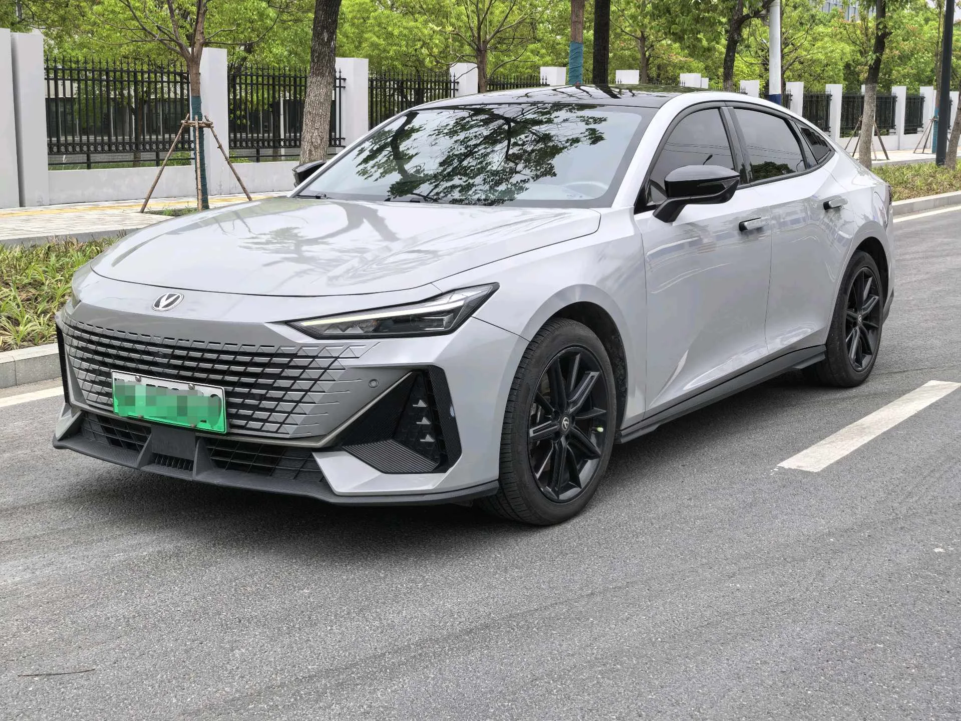 Changan UNI-V New Energy 2022 Blue Whale iDD 1.5T Basic Model