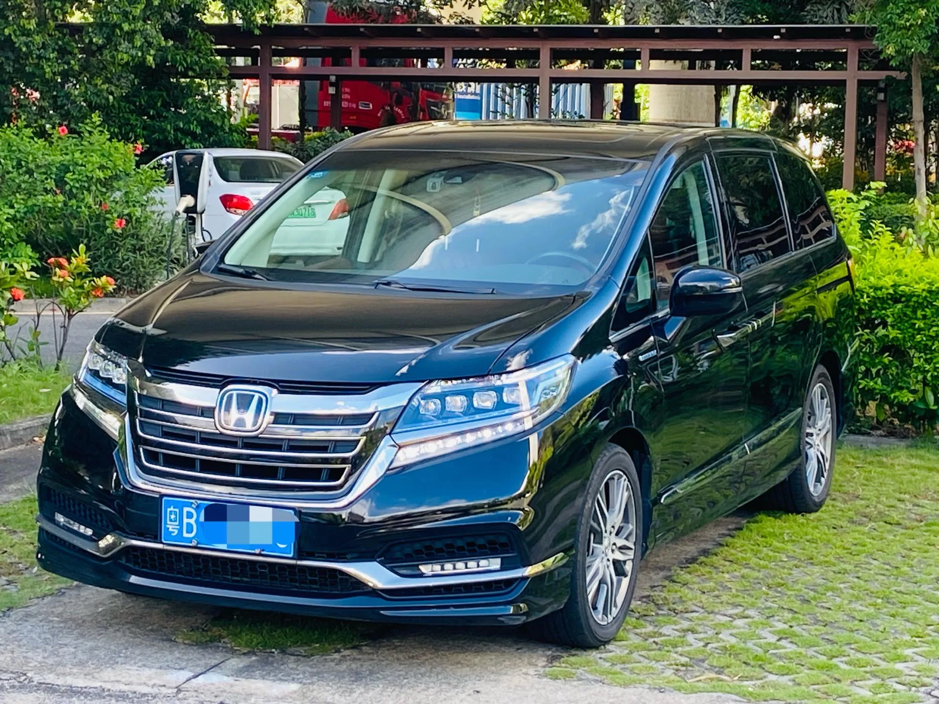 Elysion 2019 2.0L Hybrid Comfort Edition