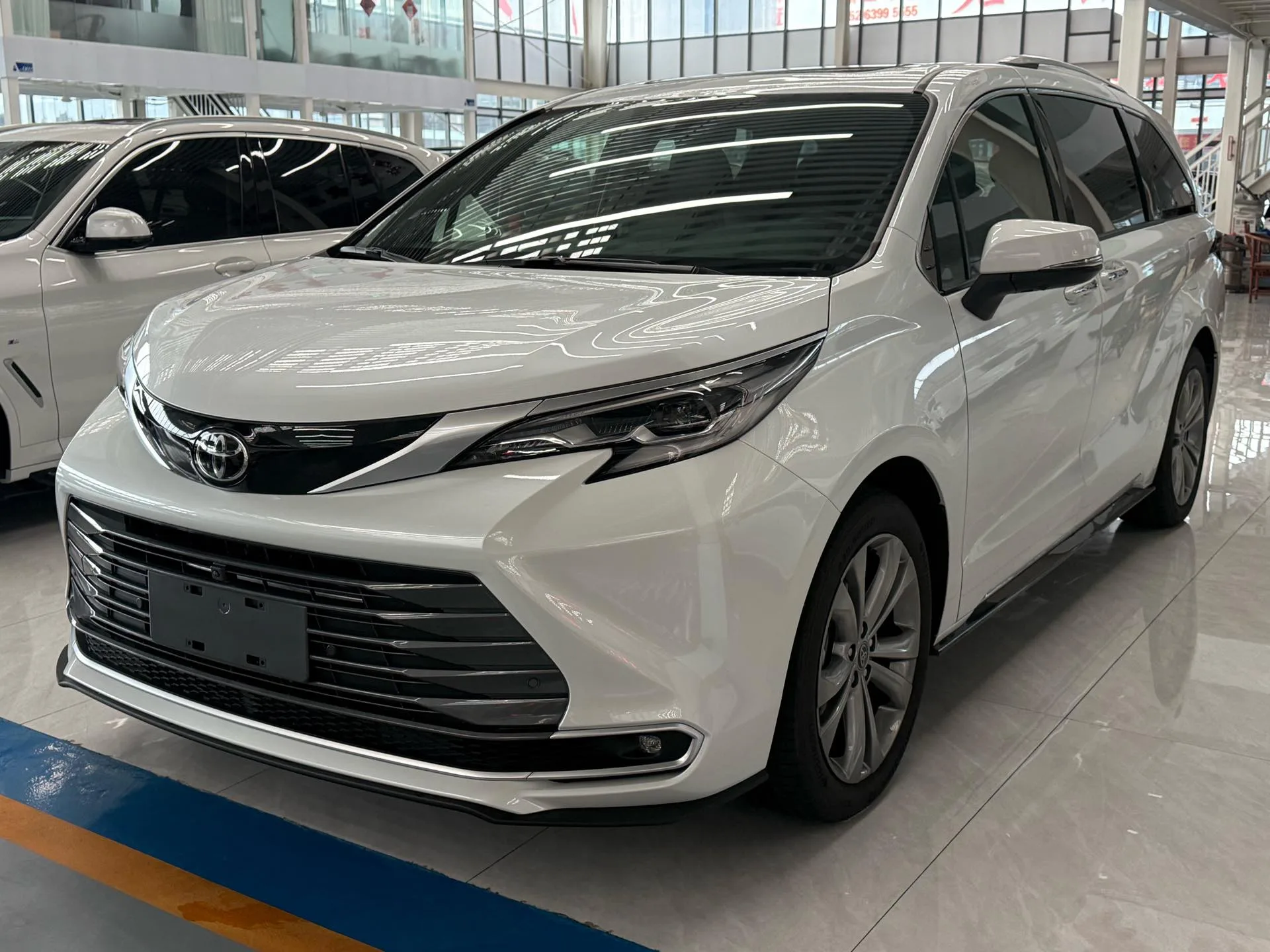 Toyota 2026 Sienna 2.5 CVT 2WD Premium Edition, Automatic Transmission