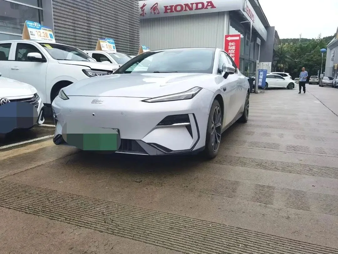 Geely Galaxy 2025 E8 700km Long-Range Intelligent Driving Edition Automatic