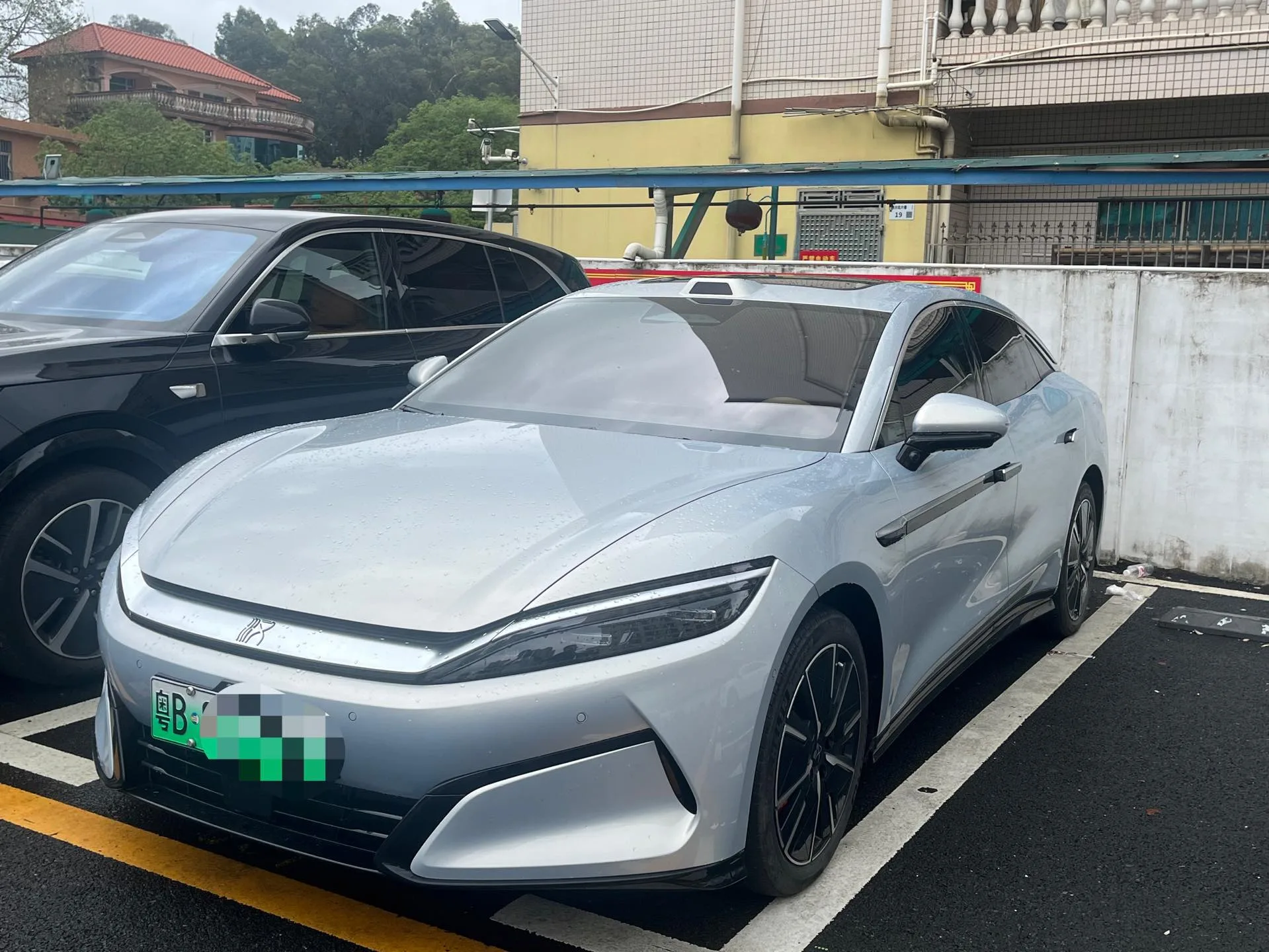 汉L 2025款 EV 701KM激光雷达旗舰型