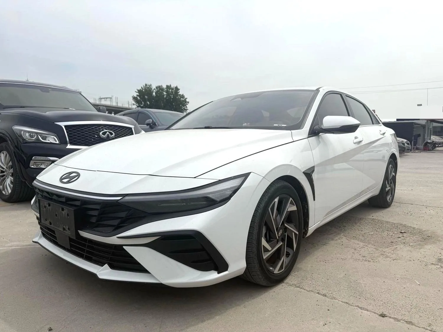 Hyundai Elantra 2023 1.5L CVT LUX Premium Edition