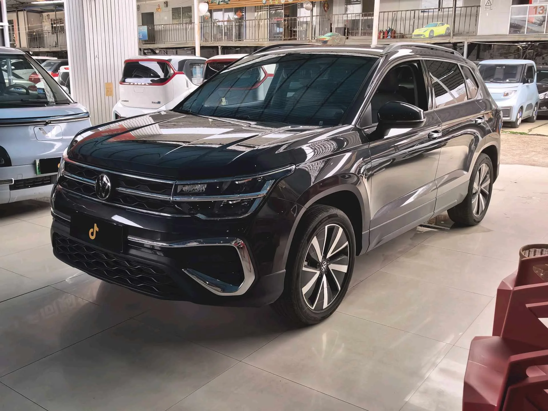 Volkswagen 2025 Touareg 1.5TSI 300TSI Front-Wheel Drive "Bright Moon" Edition, Automatic Transmission