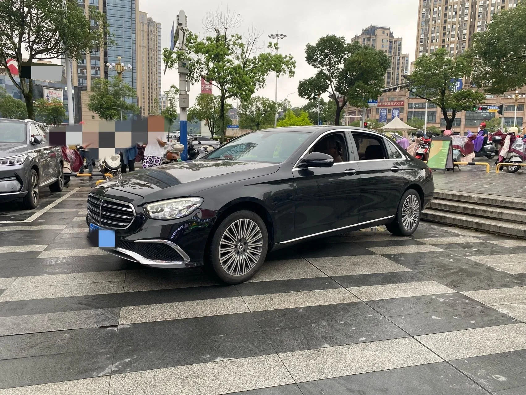 Mercedes-Benz E-Class 2023 E 300 L Fashion Edition