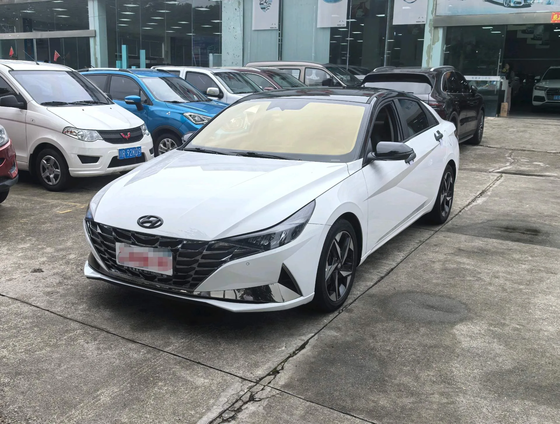 Hyundai Elantra 2022 1.5L CVT LUX Premium Edition