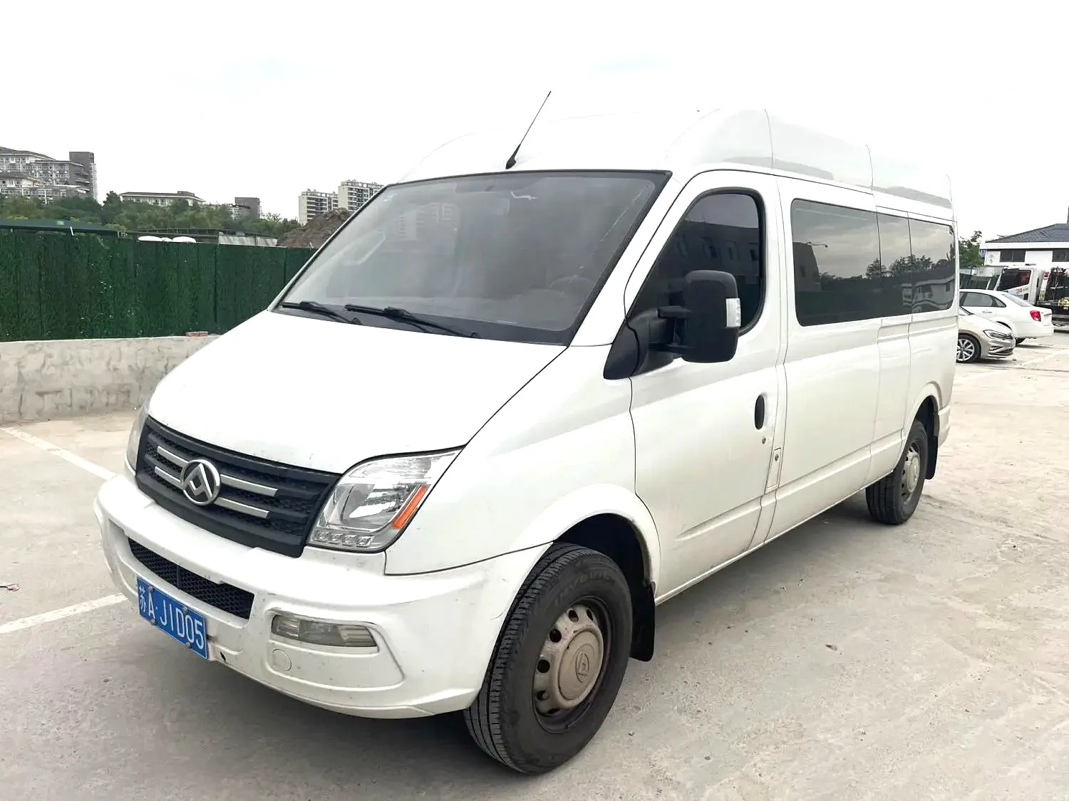 Maxus 2021 V80 2.0T Classic Aoyuntong 139PS Mid-wheelbase Mid-roof 6/7/8/9 Seats Manual Transmission