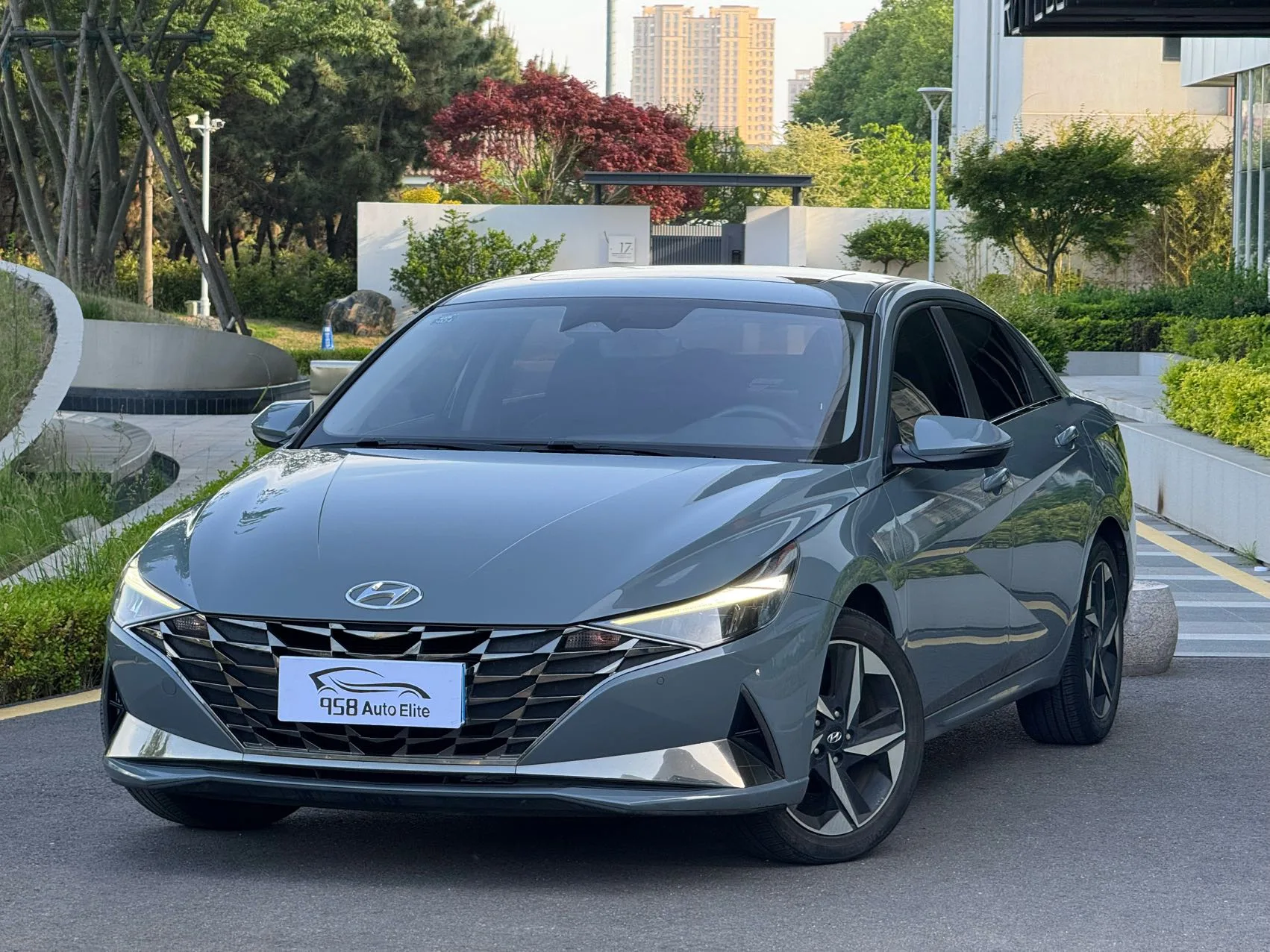 Hyundai Elantra 2021 1.5L CVT LUX Premium Edition