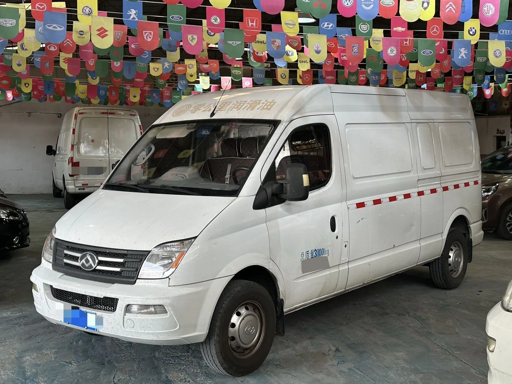 Maxus 2021 V80 PLUS 2.0T Van, Long Wheelbase, Mid-Roof, 3 Seats, Manual Transmission