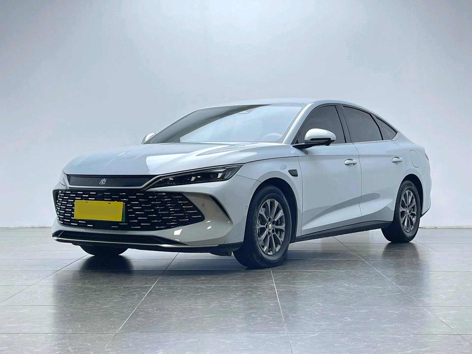 BYD 2025 Qin L DM-i 1.5 CVT Intelligent Driving Edition 80KM Leading Model Automatic