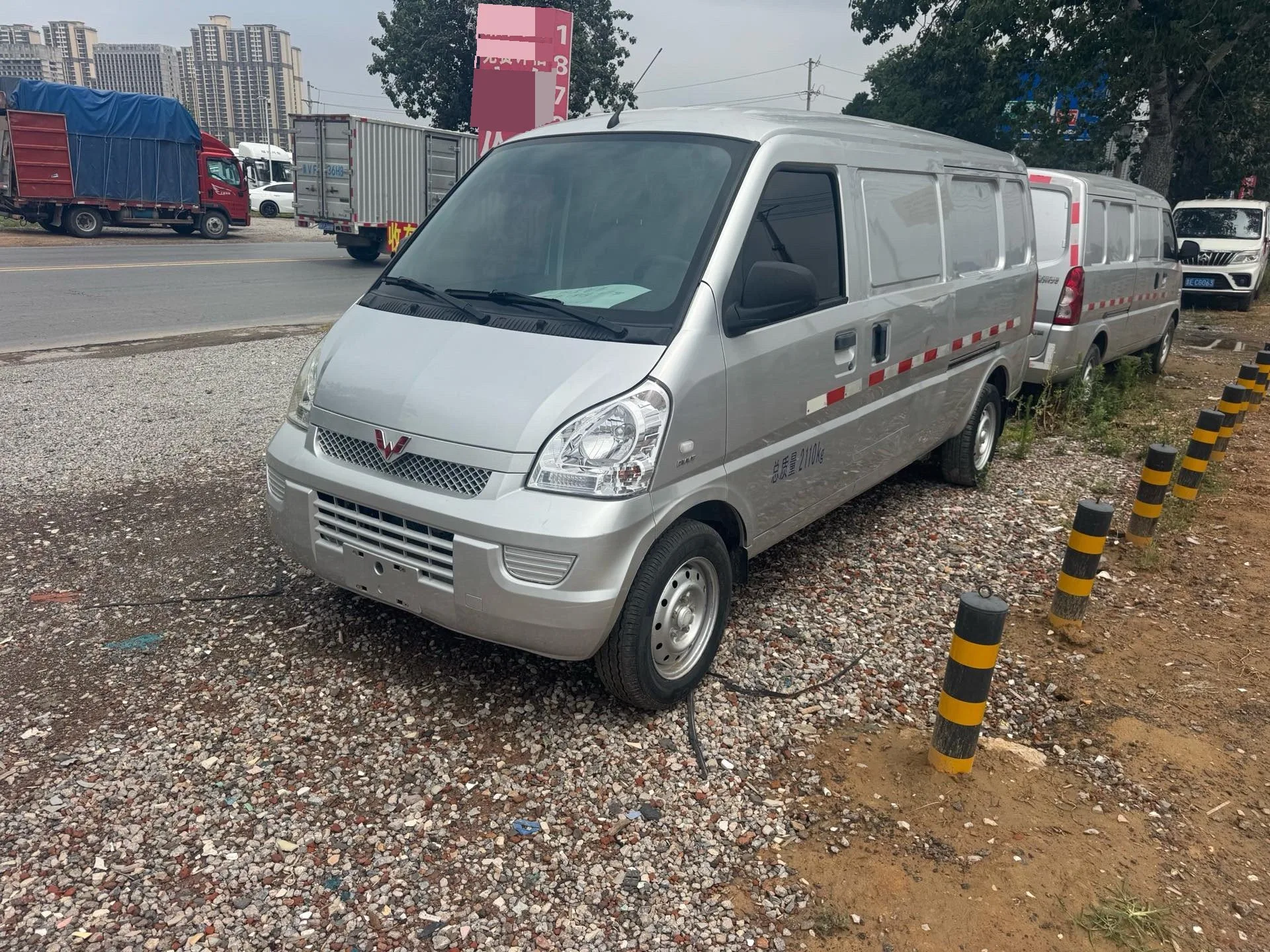 Wuling 2021 Rongguang 1.5 Extended-Wheelbase Base Model Window-Sealed Van, 2-Seater, Manual Transmission