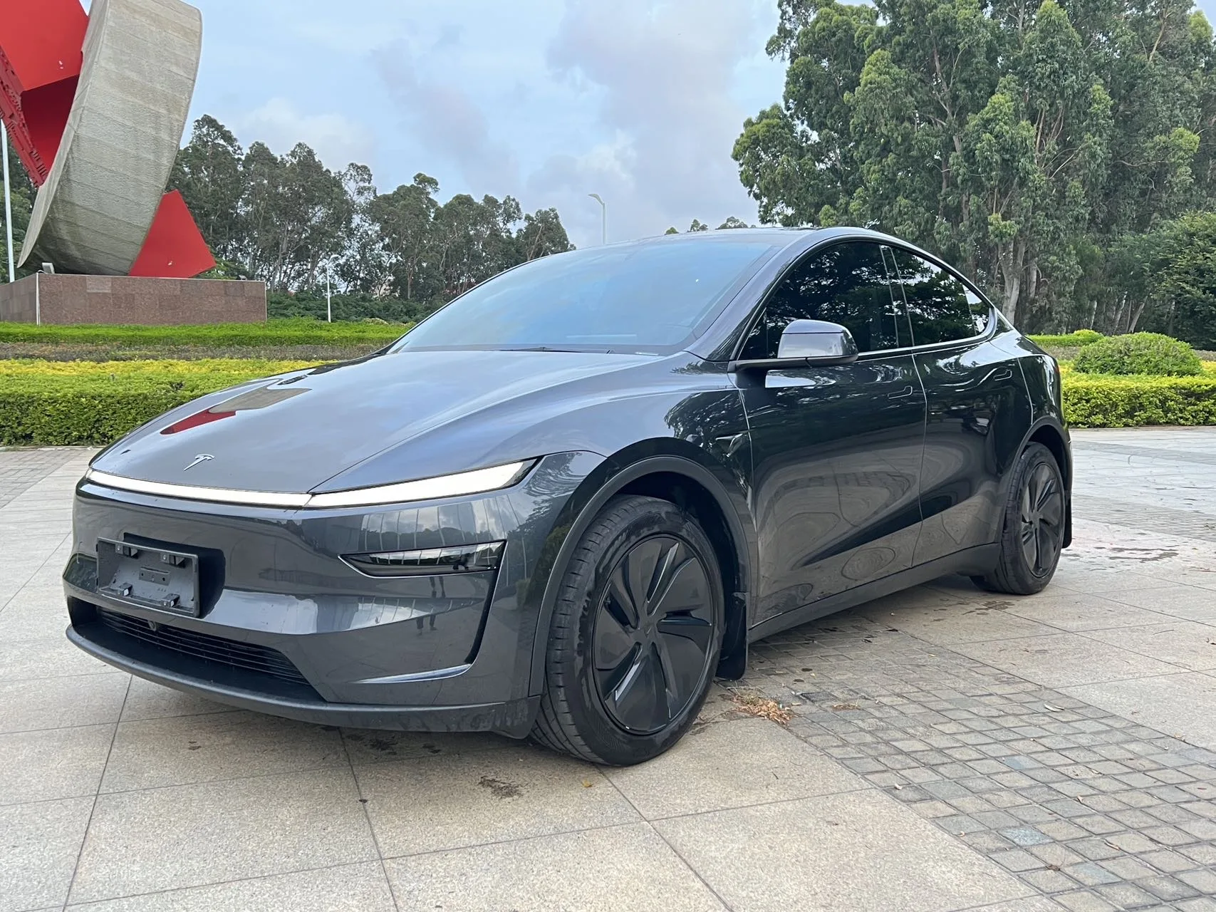 Tesla 2025 Model Y Rear-Wheel Drive Automatic