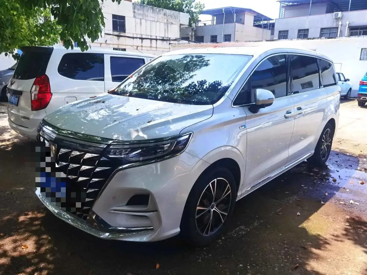 Roewe iMAX8 2023 400TGI Premium Edition