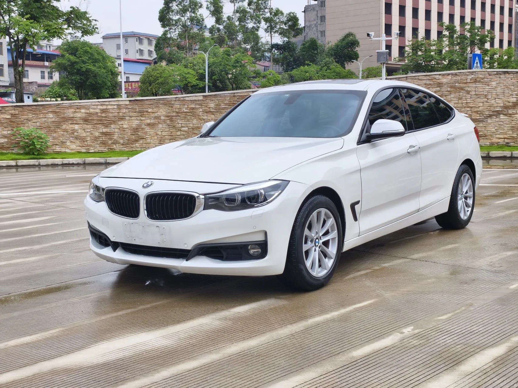 BMW 3 Series GT 2017 320i Fashion Edition