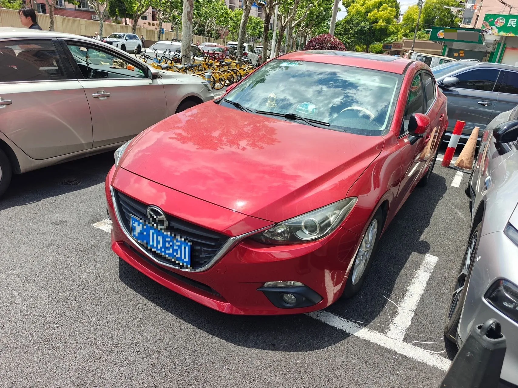 Mazda3 Axela 2014 Sedan 1.5L Automatic Luxury