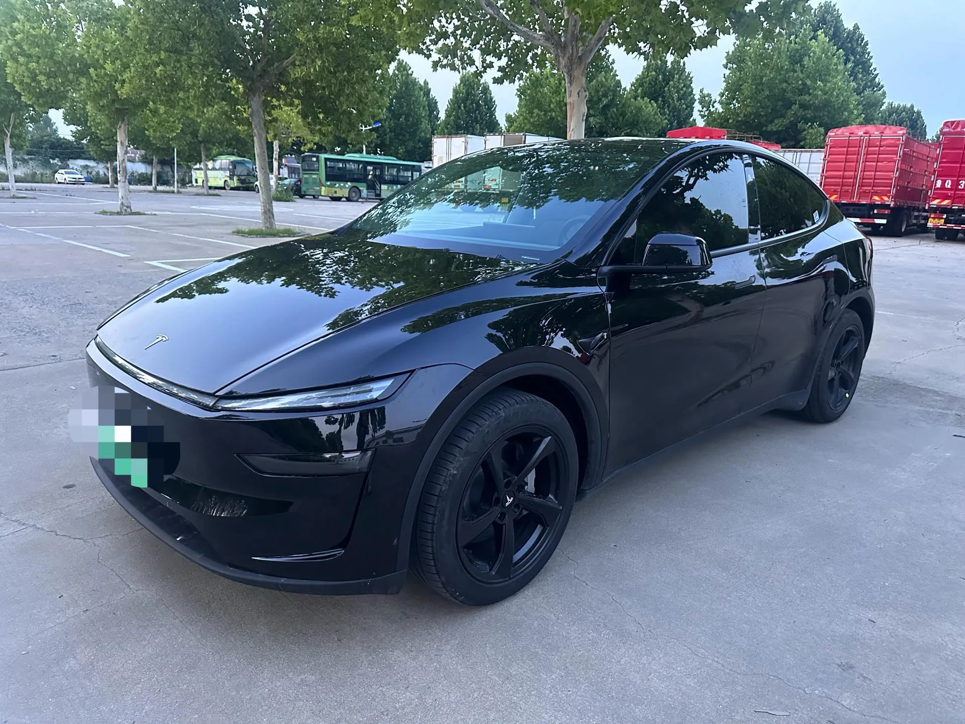 Tesla 2025 Model Y Rear-Wheel Drive Automatic