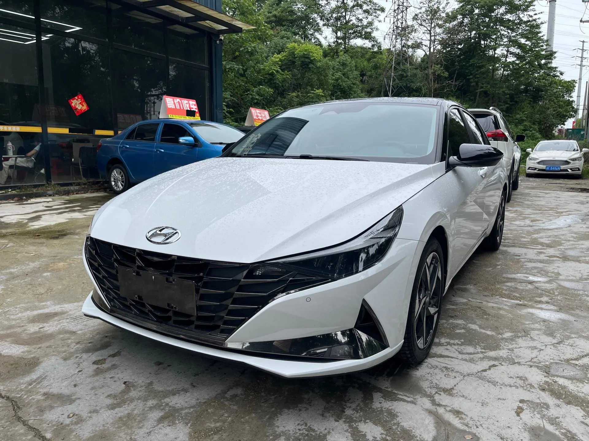 Hyundai Elantra 2021 1.5L CVT LUX Premium Edition