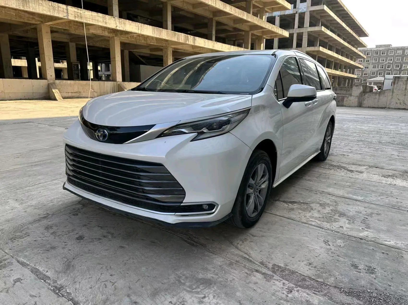 2024 Toyota Sienna 2.5 CVT Premium Edition (Automatic Transmission)