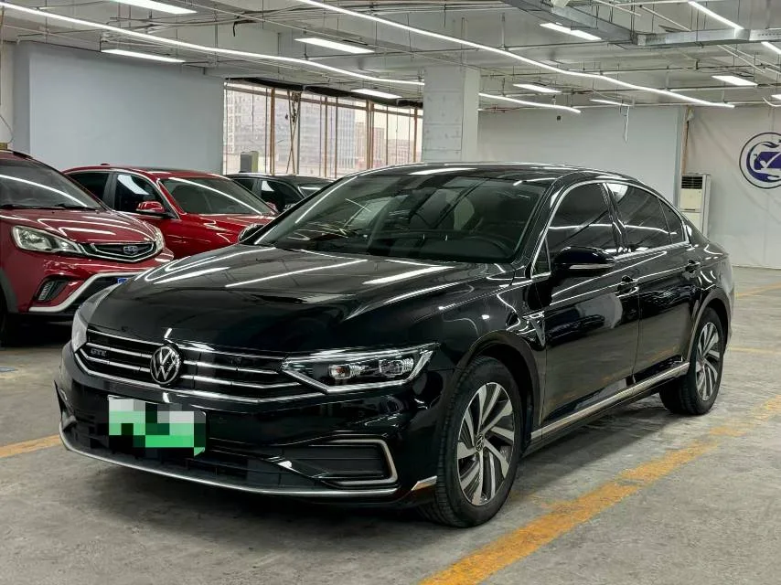 2022 Volkswagen Passat GTE Plug-in Hybrid GTE Luxury Model