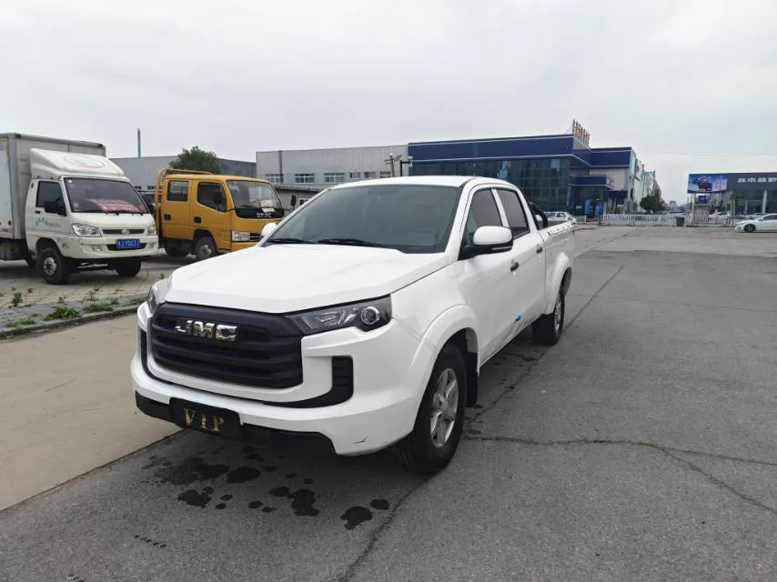 Jiangling 2023 Baodian 2.5T 4WD Comfort Edition with Flatbed Cargo Box and Long Wheelbase, Manual Transmission