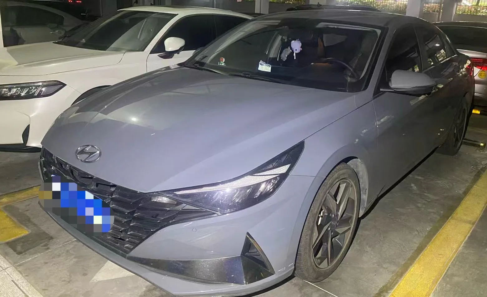 Hyundai Elantra 2022 1.5L CVT LUX Premium Edition
